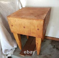 Solid Maple Bitcher Block used excellent condition 24 x 24 block