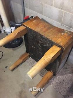 VINTAGE WOODEN BUTCHER BLOCK TABLE (ANTIQUE) in good condition