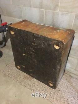 VINTAGE WOODEN BUTCHER BLOCK TABLE (ANTIQUE) in good condition
