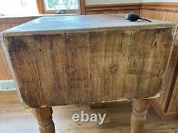 Grande table de ferme en érable antique pour boucherie commerciale primitive du Michigan