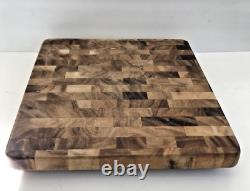 Planche à découper en bois d'acacia à gros grain Crate & Barrel de grande taille 14 x 14