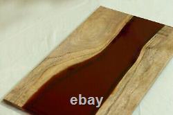 Résine époxy / Grande planche à découper en bois, Planche de boucher en bois sur table