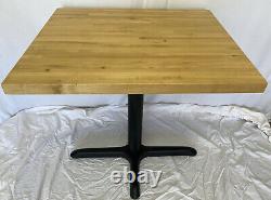 Restaurant Butcher Block Table Withbase 30x25x30h & Deux Chaises En Métal Argenté 33h