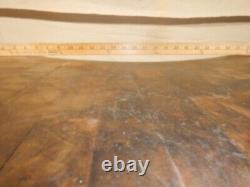 Table de boucher en érable massif antique, assemblée en queue d'aronde, 30 1/2 x 30 1/2, 33 de hauteur