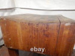 Table de boucher en érable massif antique avec queues d'aronde 30 1/2 x 30 1/2 33 de haut