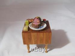 Tableau Miniature De Bloc De Boucher De Maison De Poupée Signé Par Artisan Avec Du Jambon Cuit, Couteaux