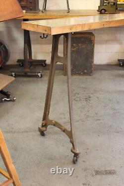 Vtg Antique Industrial 72 Console Table Bar Wood Butcher Block Cast Iron Legs
 <br/>    <br/>	   Ancienne table console industrielle Vtg 72 Bar Wood Butcher Block avec pieds en fonte